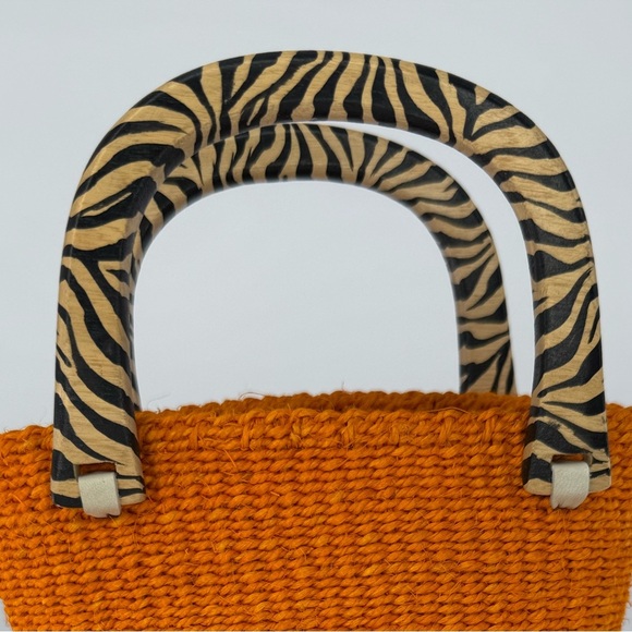 NWT Handwoven Bolga basket or bag in Sisal Orange and Zebra Combo - Picture 12 of 13
